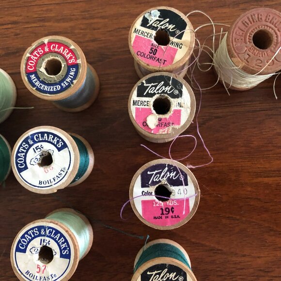 Vintage lot of 25 wooden spools of thread - Picture 7 of 8